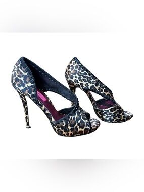 𝅺Betsey Johnson Satin Leopard Print Platform Heels Size 8